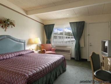 Travelodge By Wyndham Iowa City Rom bilde