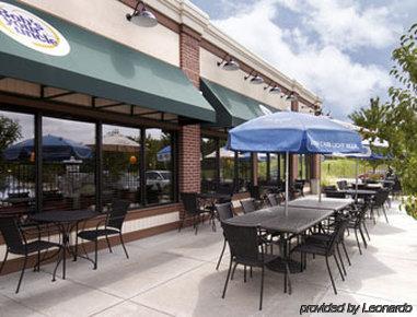 Travelodge By Wyndham Iowa City Restaurant bilde